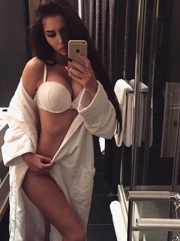 Кира Роковая Брюнетка фото 3